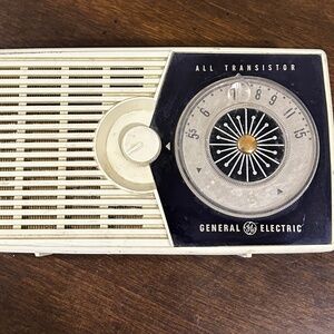1959 General Electric P-800A All Transistor Portable Radio Starburst Dial GE Mad